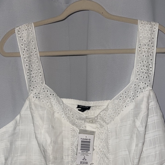 NWT FLOWING TANK TOP - Picture 3 of 5